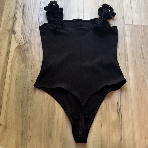 Aritzia Sunday Best Ruffle strap thong bodysuit size Med - Picture 3 of 4